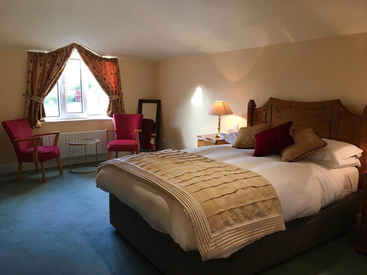 Double or Twin Room with Mountain View